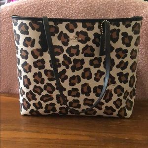 Printed coach tote
